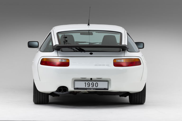 Porsche 928 S4