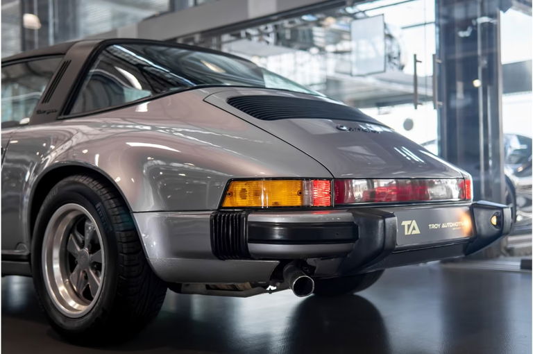 Porsche 911 Carrera 3.2