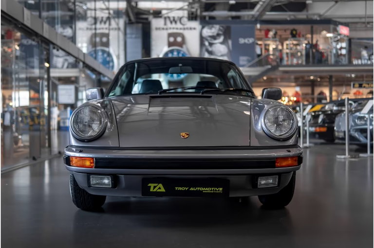 Porsche 911 Carrera 3.2