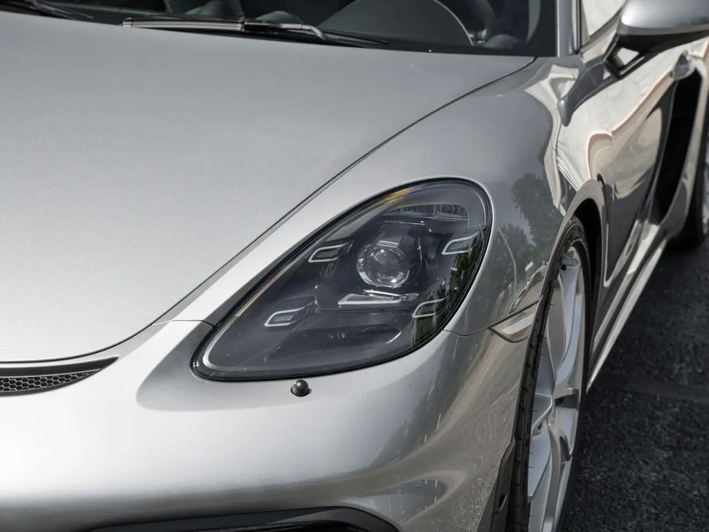 Porsche 718 Cayman GT4