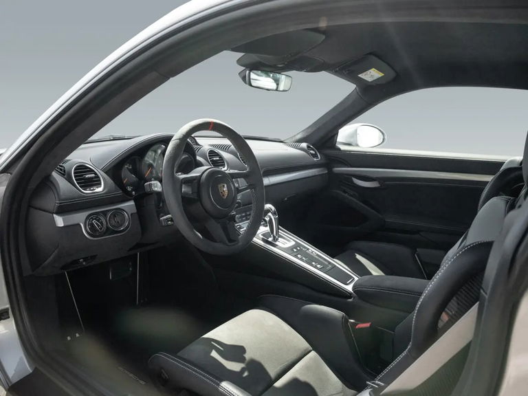 Porsche 718 Cayman GT4
