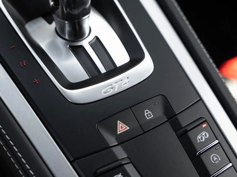 Porsche 718 Cayman GT4