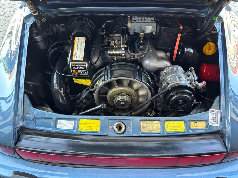 Porsche 911 Carrera 3.2 (US)