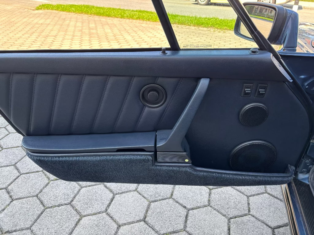 Porsche 911 Carrera 3.2 (US)