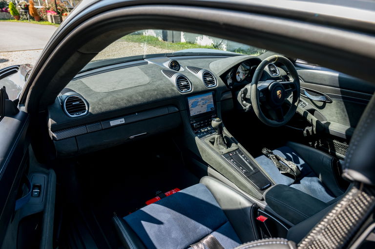 Porsche 718 Cayman GT4 RS