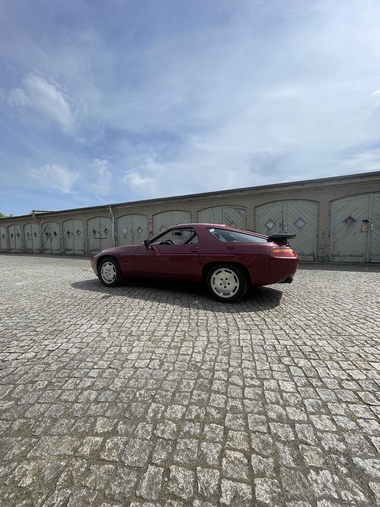 Porsche 928 S4