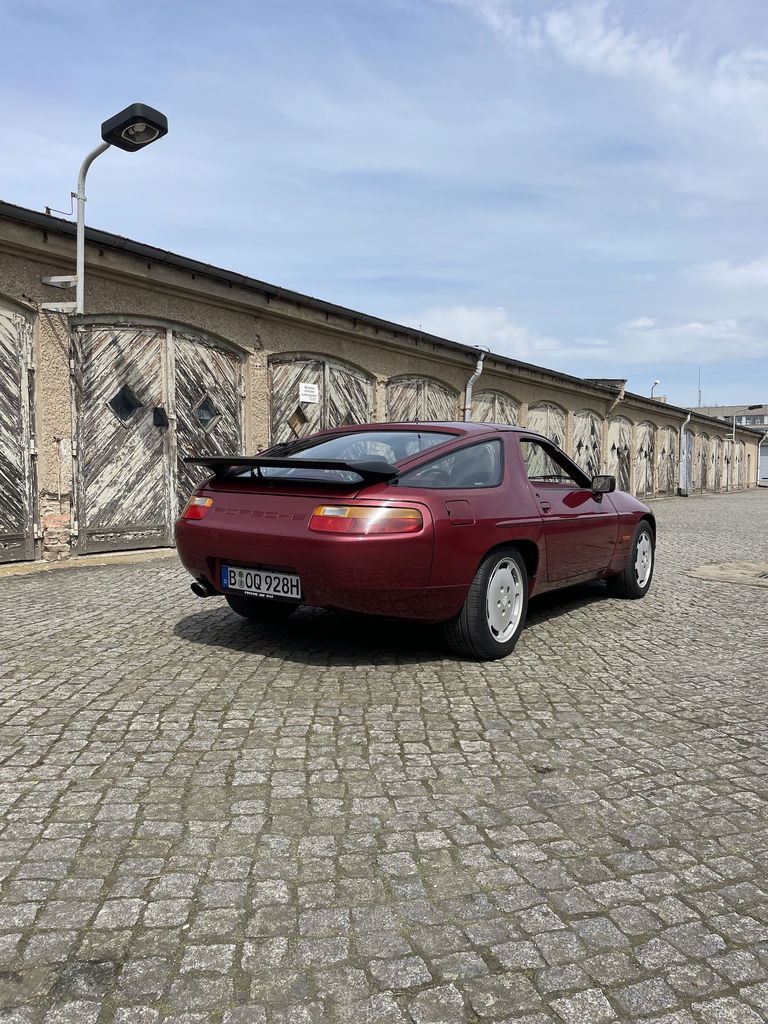 Porsche 928 S4