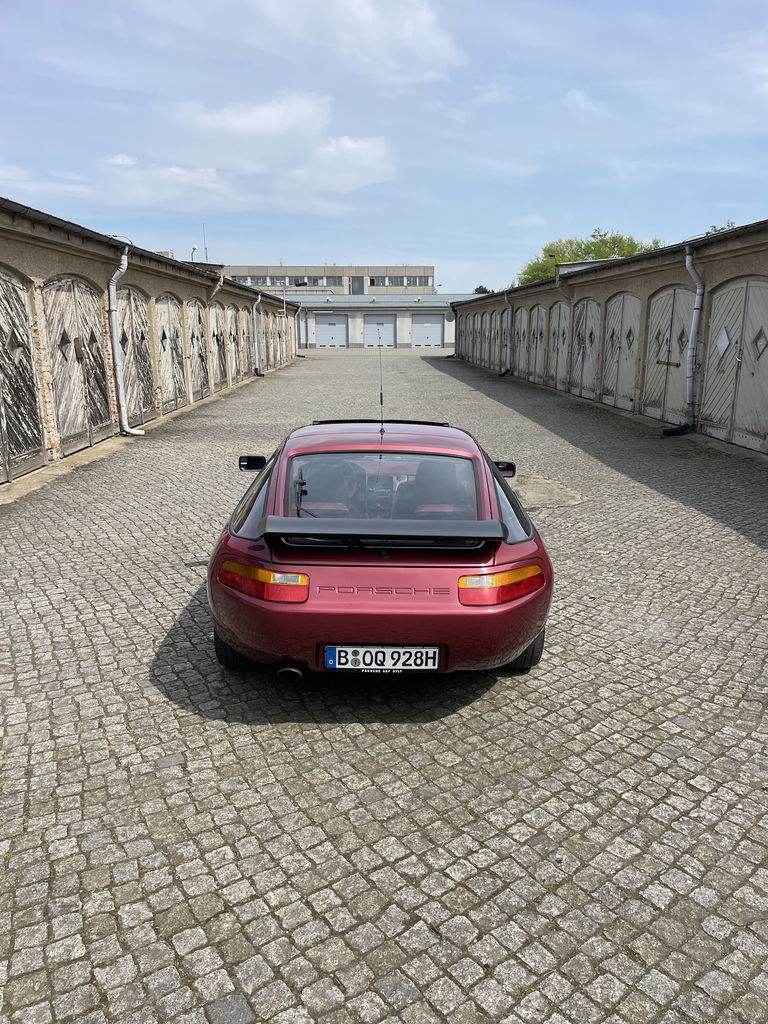 Porsche 928 S4