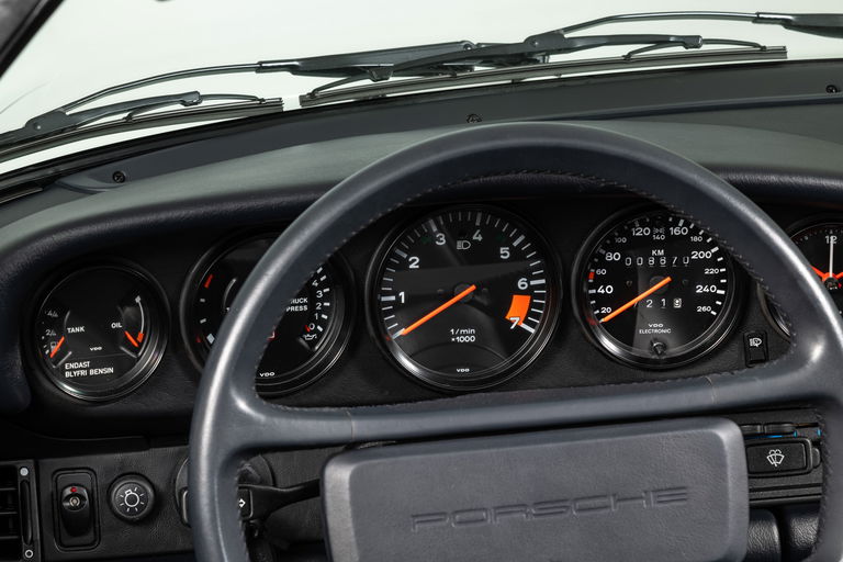 Porsche 911 Carrera 3.2 Speedster