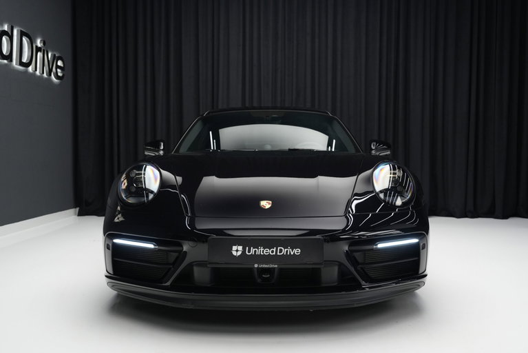 Porsche 992 Carrera 4 GTS