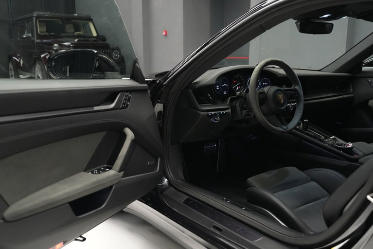 Porsche 992 Carrera 4 GTS