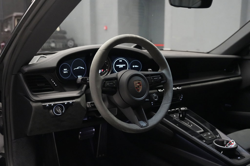 Porsche 992 Carrera 4 GTS