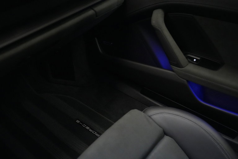 Porsche 992 Carrera 4 GTS