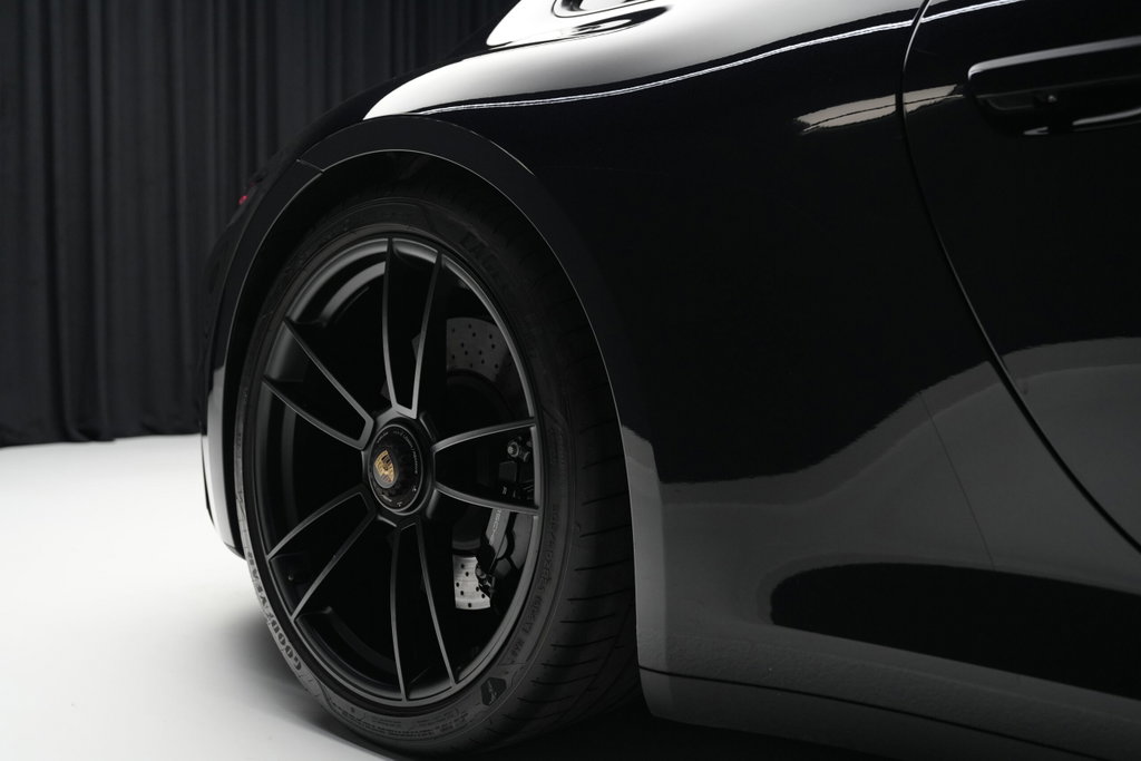 Porsche 992 Carrera 4 GTS