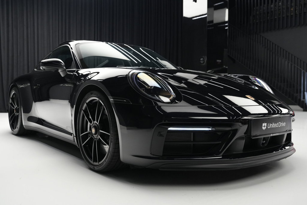 Porsche 992 Carrera 4 GTS