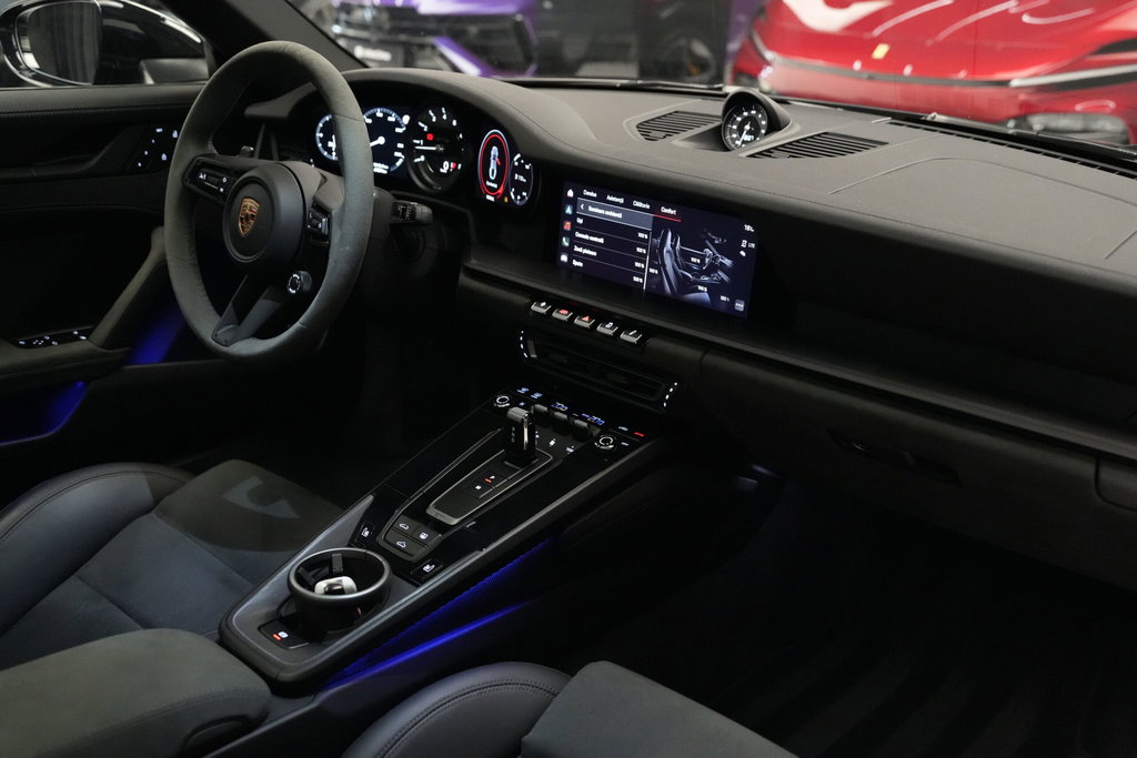 Porsche 992 Carrera 4 GTS