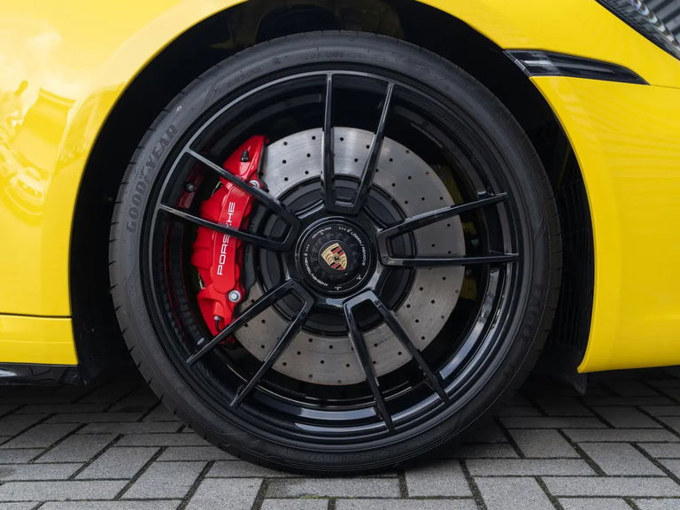 Porsche 992 Carrera GTS