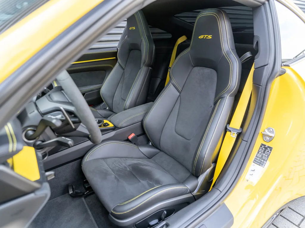 Porsche 992 Carrera GTS