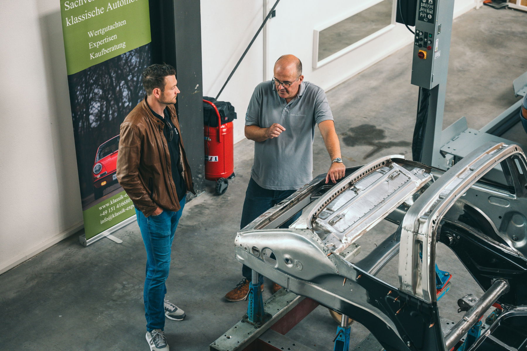 In addition to providing Porsche purchasing advice, Wolfgang Hämmerlin also coordinates restoration projects.