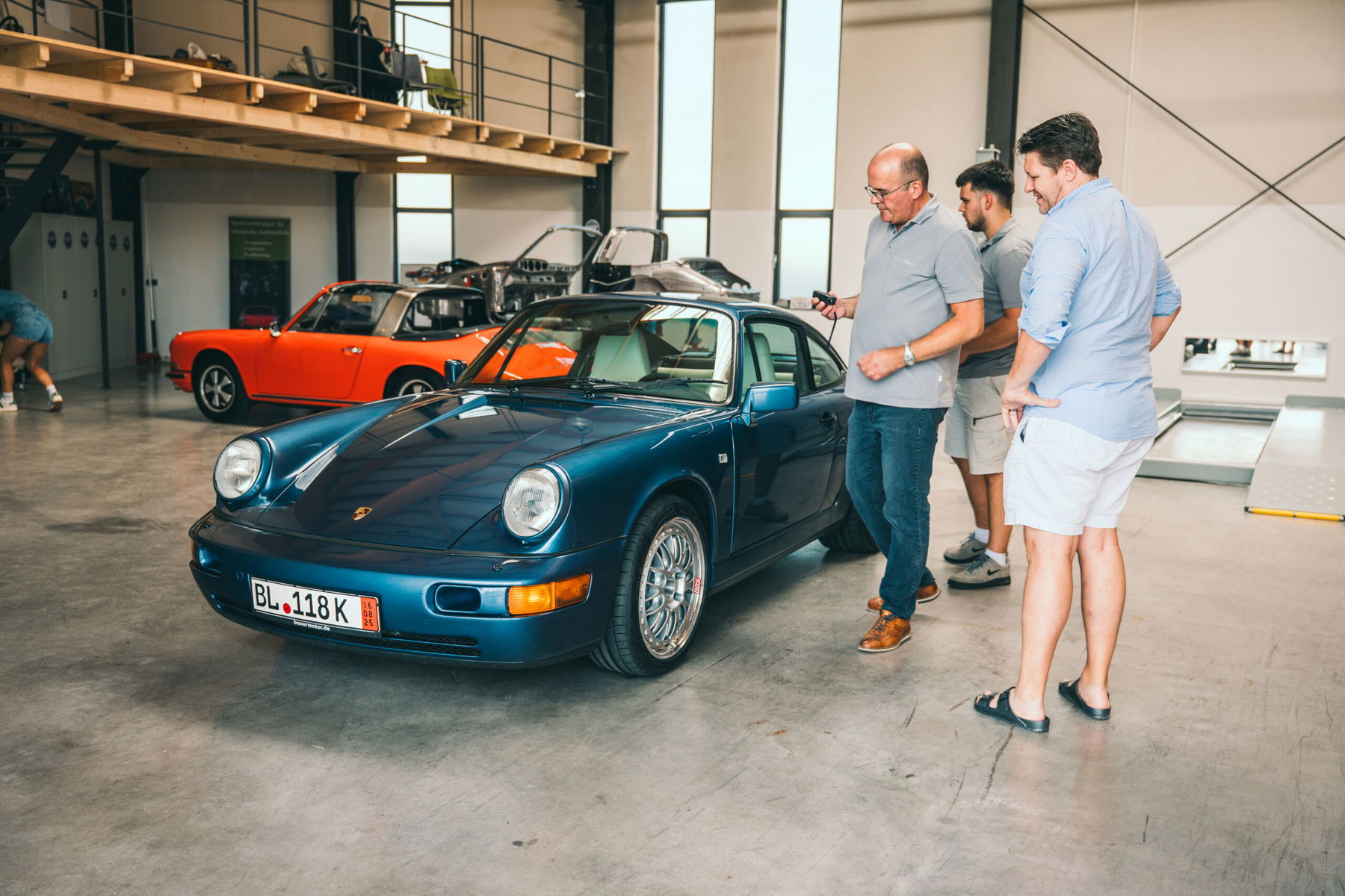 Wolfgang and Leonard Hämmerlin convinced Branon Hundt at Porsche purchasing consultancy Klassik Expertise that a Porsche 964 Carrera would be a better choice for him than a Turbo.