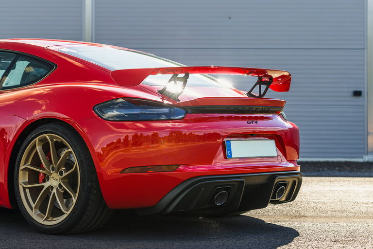 Porsche 718 Cayman GT4