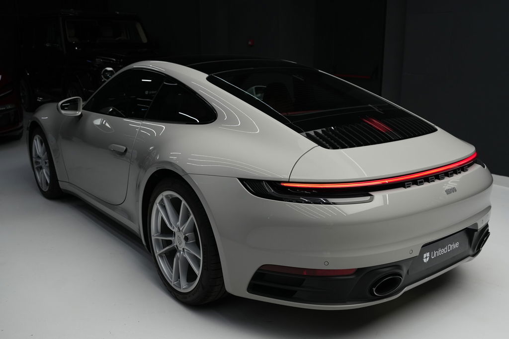 Porsche 992 Carrera