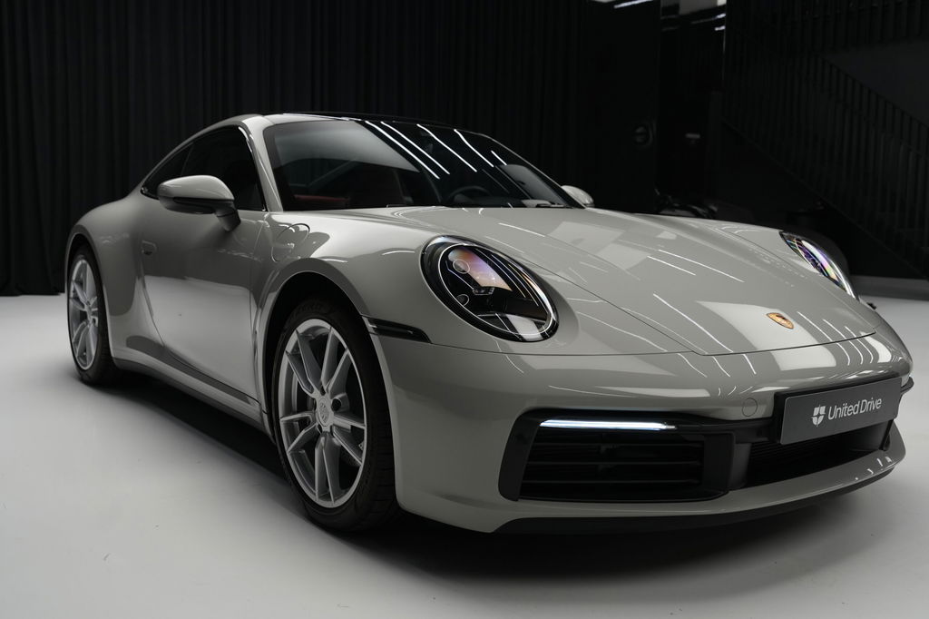 Porsche 992 Carrera