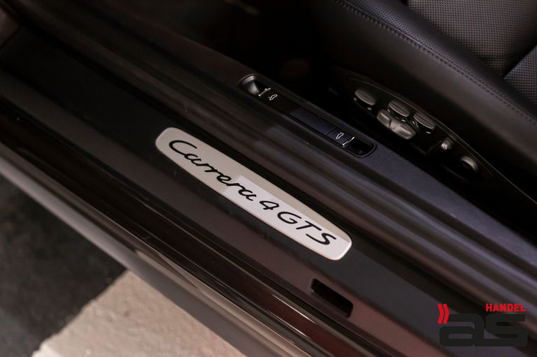 Porsche 991 Carrera 4 GTS