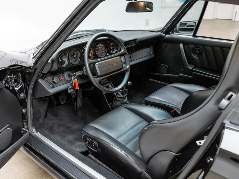 Porsche 911 Carrera 3.2 (US)