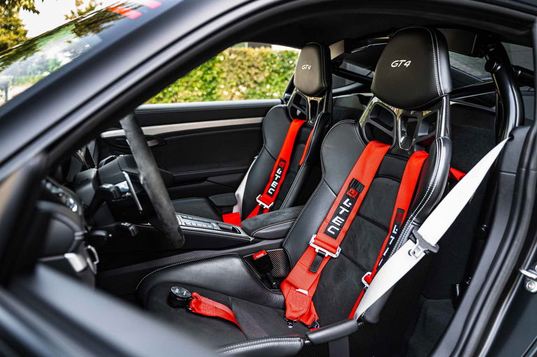 Porsche 718 Cayman GT4