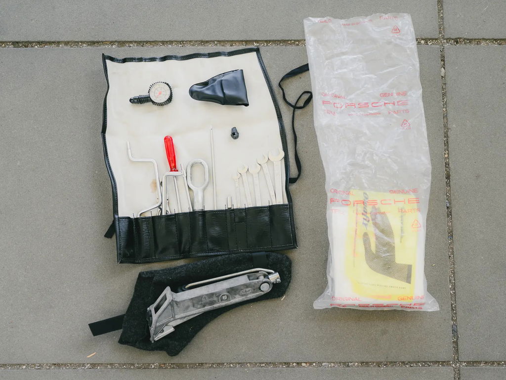 Porsche 964 Carrera 2 Speedster