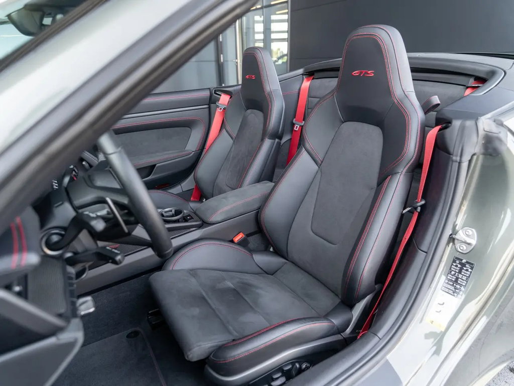 Porsche 992 Carrera GTS