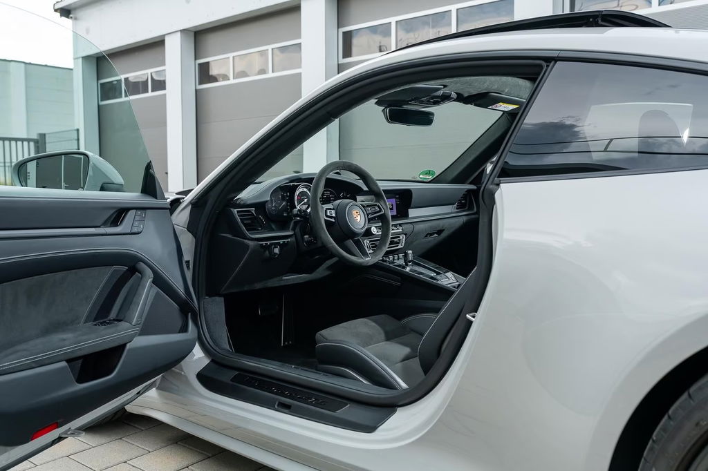 Porsche 992 Carrera GTS