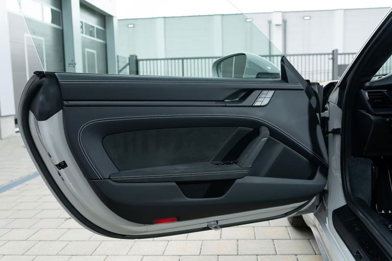 Porsche 992 Carrera GTS