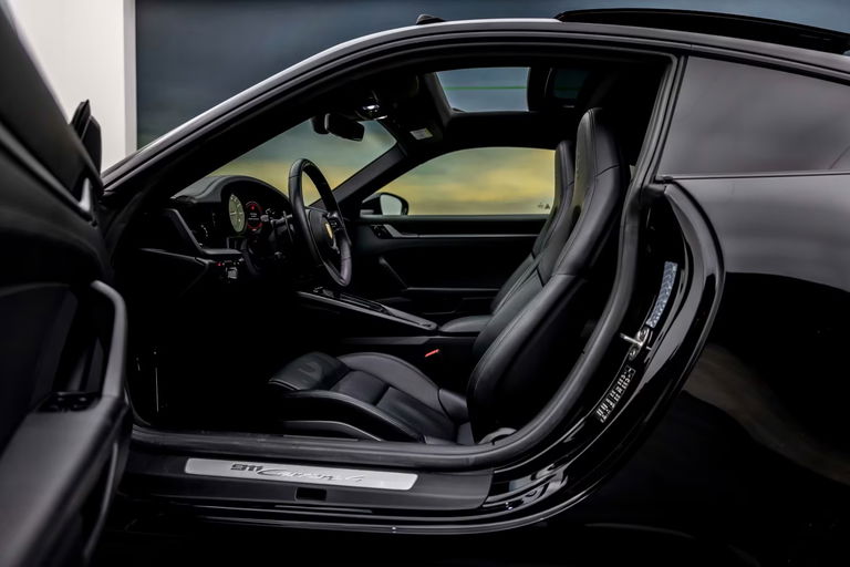 Porsche 992 Carrera 4