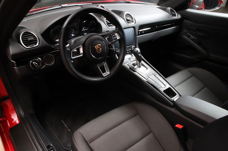 Porsche 718 Cayman T