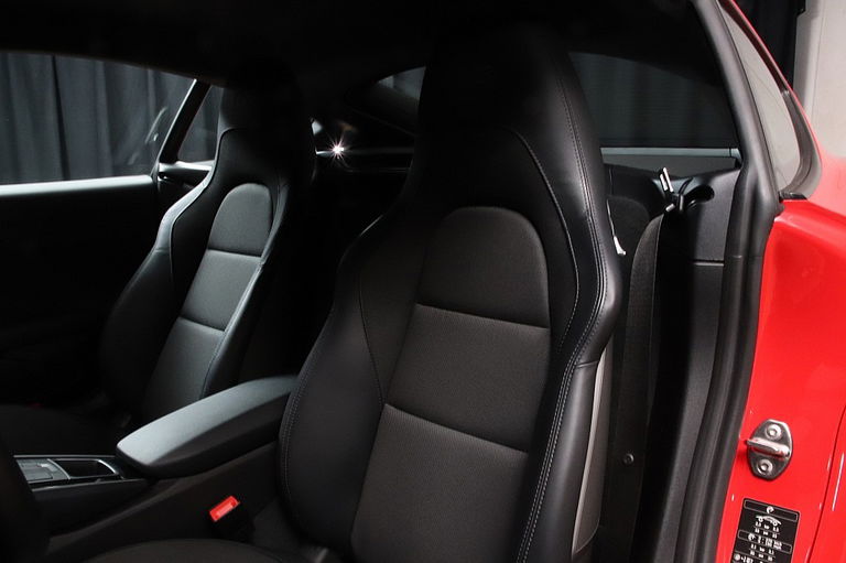 Porsche 718 Cayman T