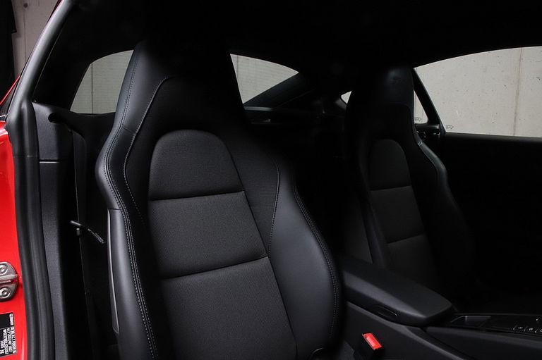 Porsche 718 Cayman T