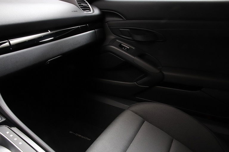 Porsche 718 Cayman T