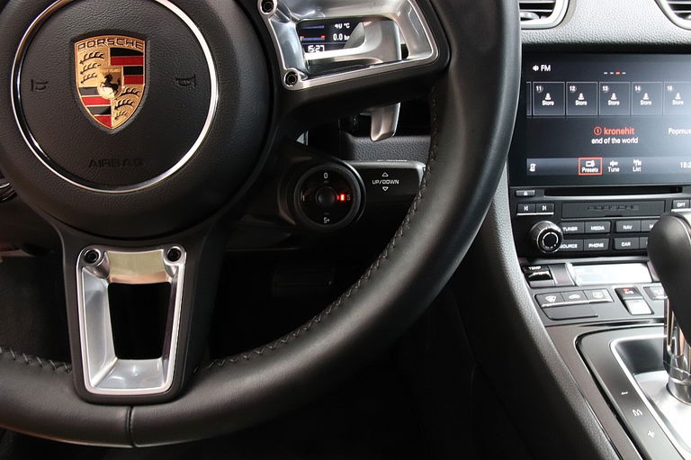 Porsche 718 Cayman T