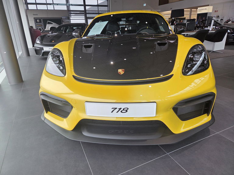 Porsche 718 Cayman GT4 RS