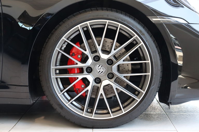 Porsche 992 Carrera 4S