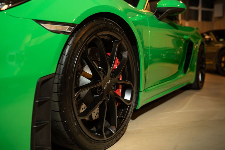 Porsche 718 Cayman GT4