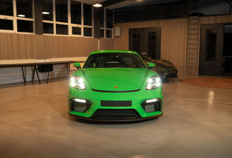 Porsche 718 Cayman GT4