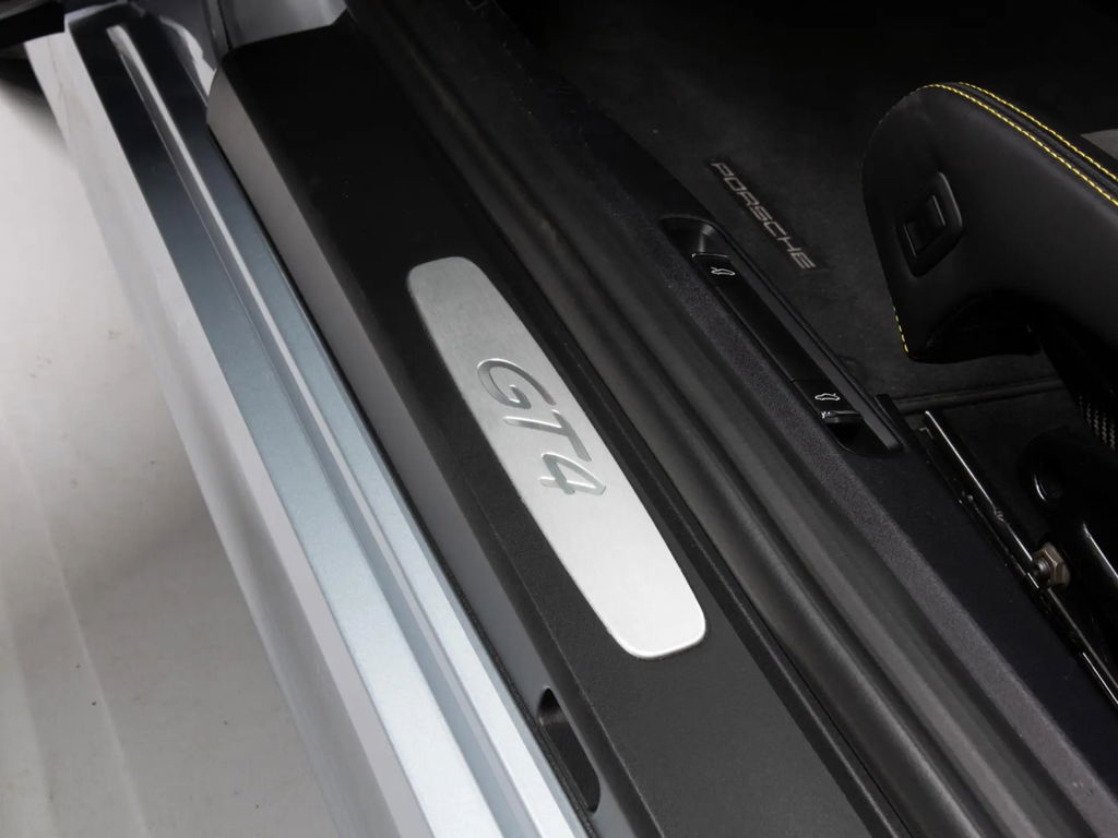 Porsche 981 Cayman GT4