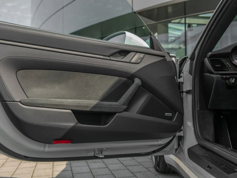 Porsche 992 Carrera GTS