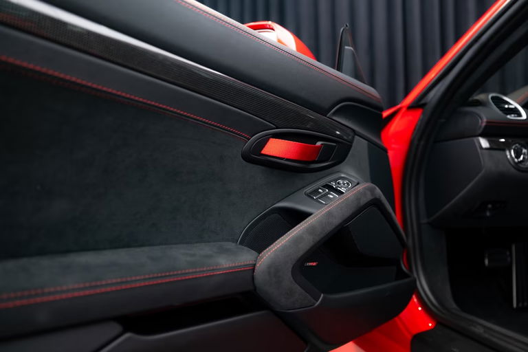 Porsche 718 Cayman GT4