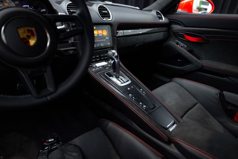 Porsche 718 Cayman GT4