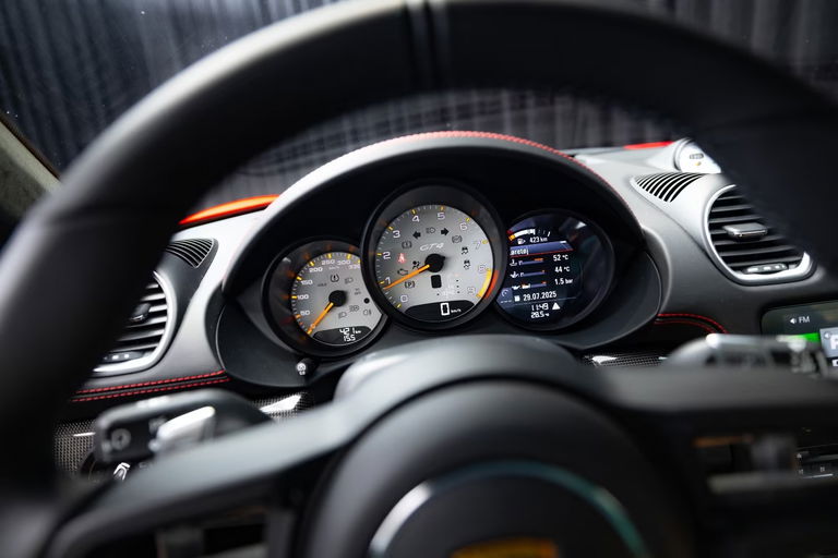 Porsche 718 Cayman GT4