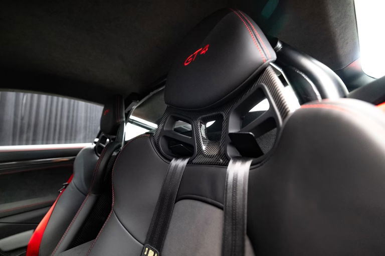 Porsche 718 Cayman GT4